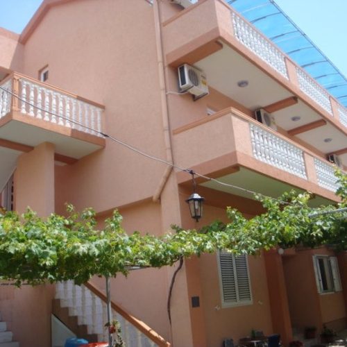 263810_244402788909203_334838_n