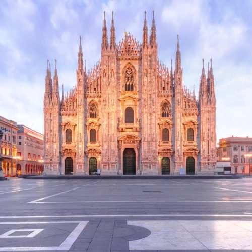 cathedral-square-with-milan-cathedral-italy (1)