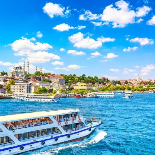 touristic-sightseeing-ships-golden-horn-bay-istanbul-view-suleymaniye-mosque-with-sultanahmet-district-against-blue-sky-clouds-istanbul-turkey-during-sunny-summer-day